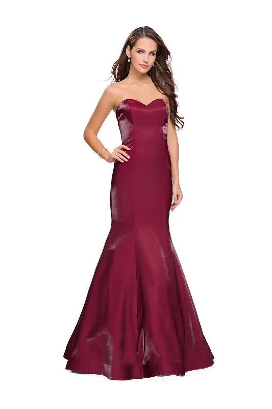 Plus size dresses featuring geometric prints are trendy -La Femme - 25383 Lustrous Strapless Satin Trumpet Gown