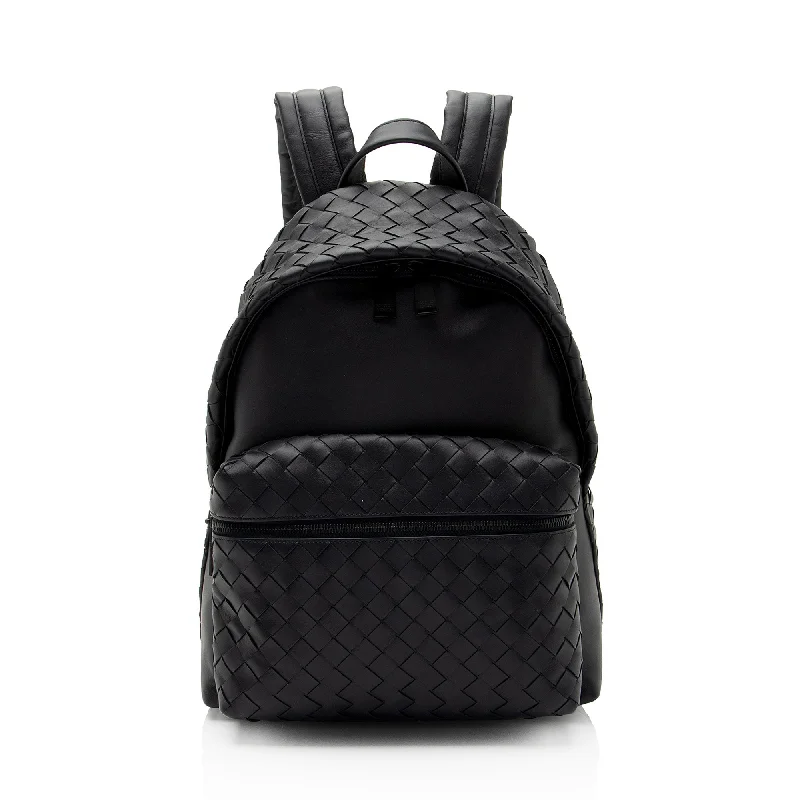 Eco-conscious backpack with sustainable fabric choices -Bottega Veneta Intrecciato Nappa Front Pocket Medium Backpack (SHF-RpBOnW)