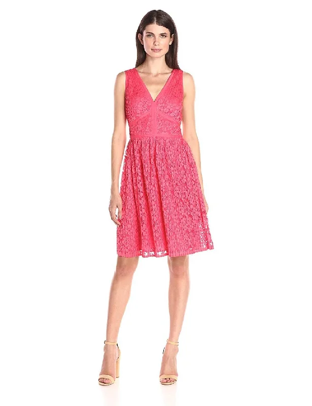 Plus size dresses with unique patterns catch eyes -Maggy London - G2521M Pleated Floral Lace Dress