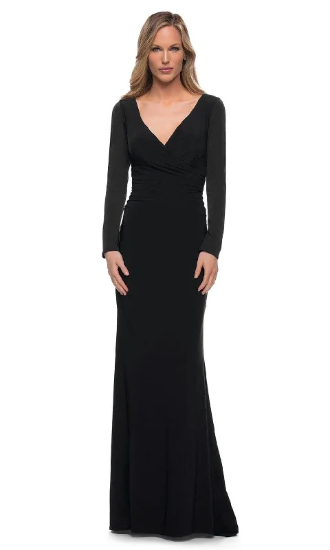 Plus size dresses with supportive linings feel great -La Femme - 29924 Fitted Sheath Evening Dress